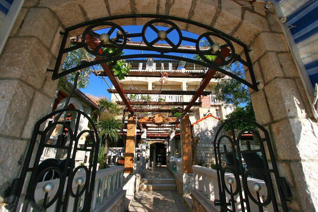 Villa Segetski Dvori - Tradition Since 1964 Trogir Exterior photo